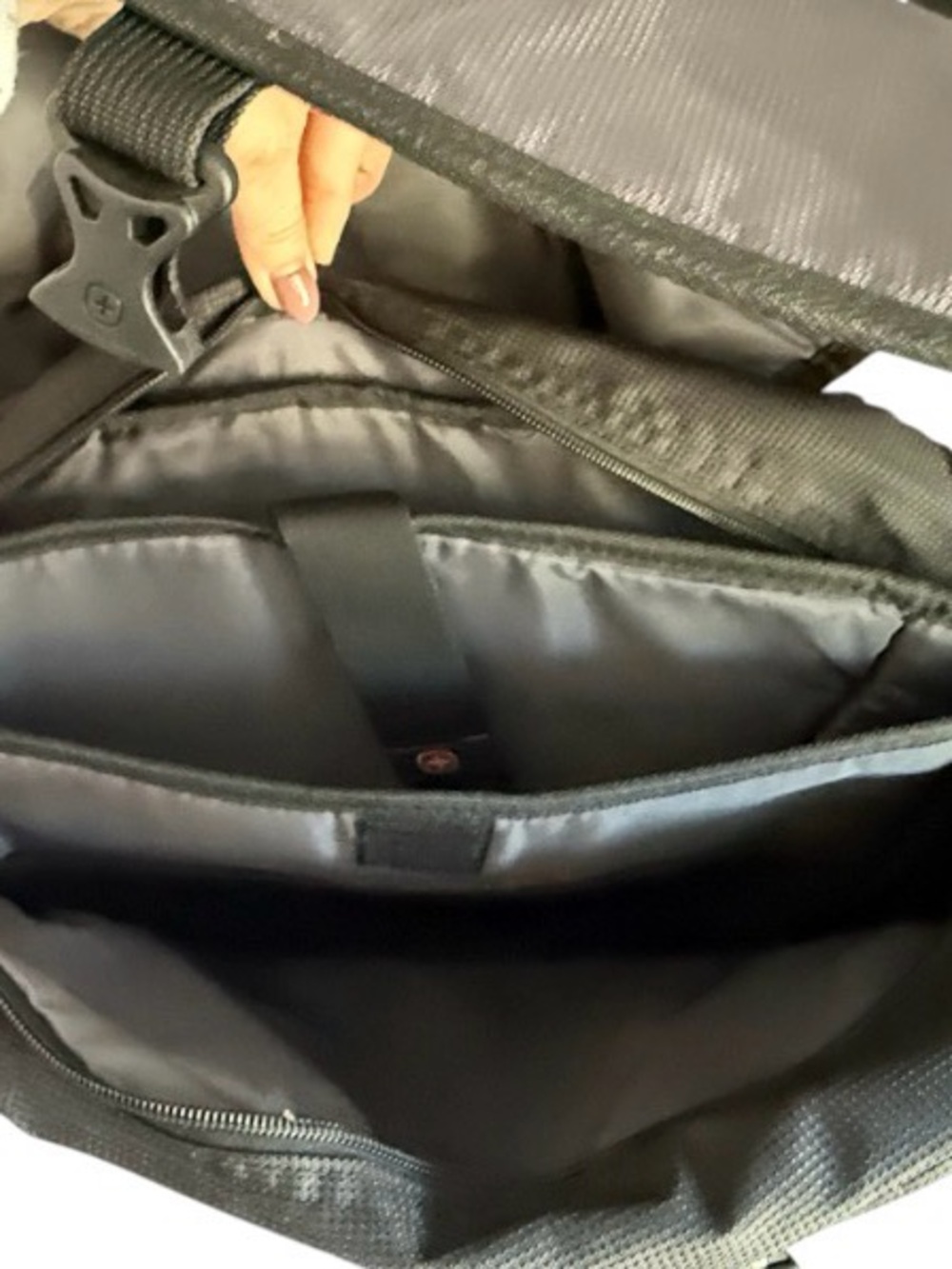 SwissGear Black and Gray Crossbody Messenger Bag with Red Logo Accent - Picture 4 of 4